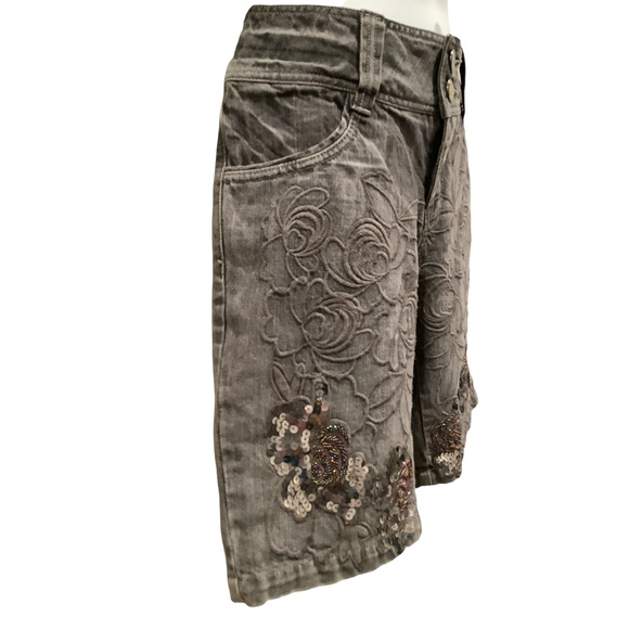 BAIHE & YASTH EMBROIDERED AND SEQUINED DENIM SHORTS SZ 29 - Picture 4 of 10